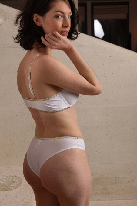 Inès Thong